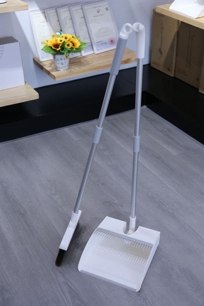 Magnetic broom and dustpan set