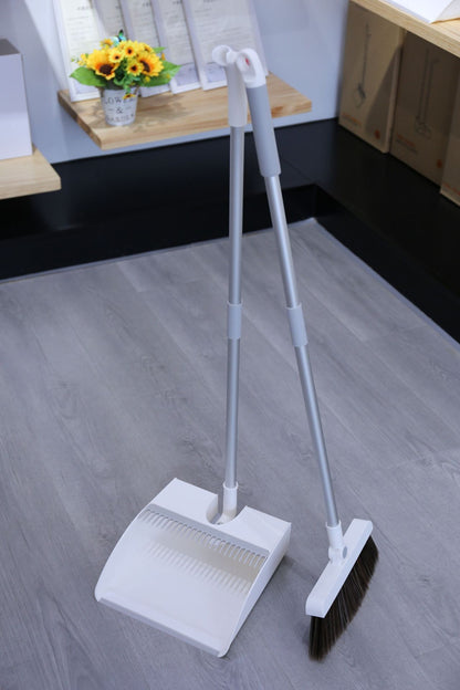 Magnetic broom and dustpan set